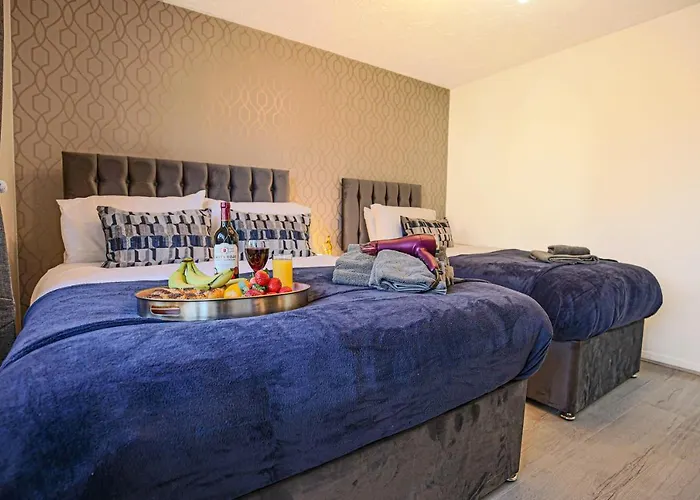 Cosy 3 Bed House To Bicester Outlet For Big Group By Platinum Key Properties