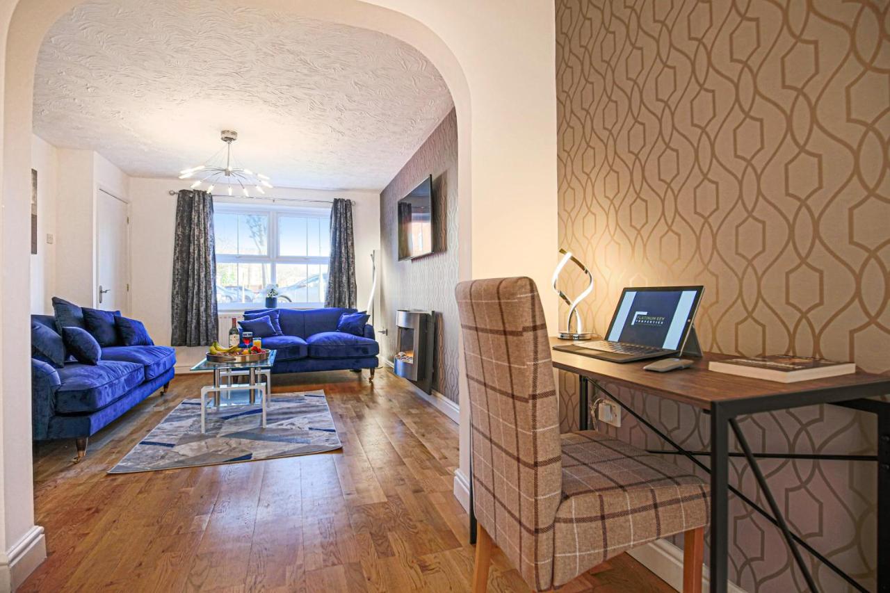 Cosy 3 Bed House To Outlet For Big Group By Platinum Key Bicester