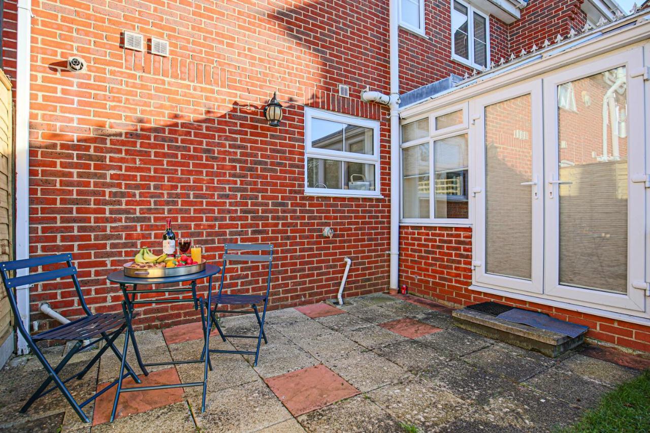 Cosy 3 Bed House To Outlet For Big Group By Platinum Key