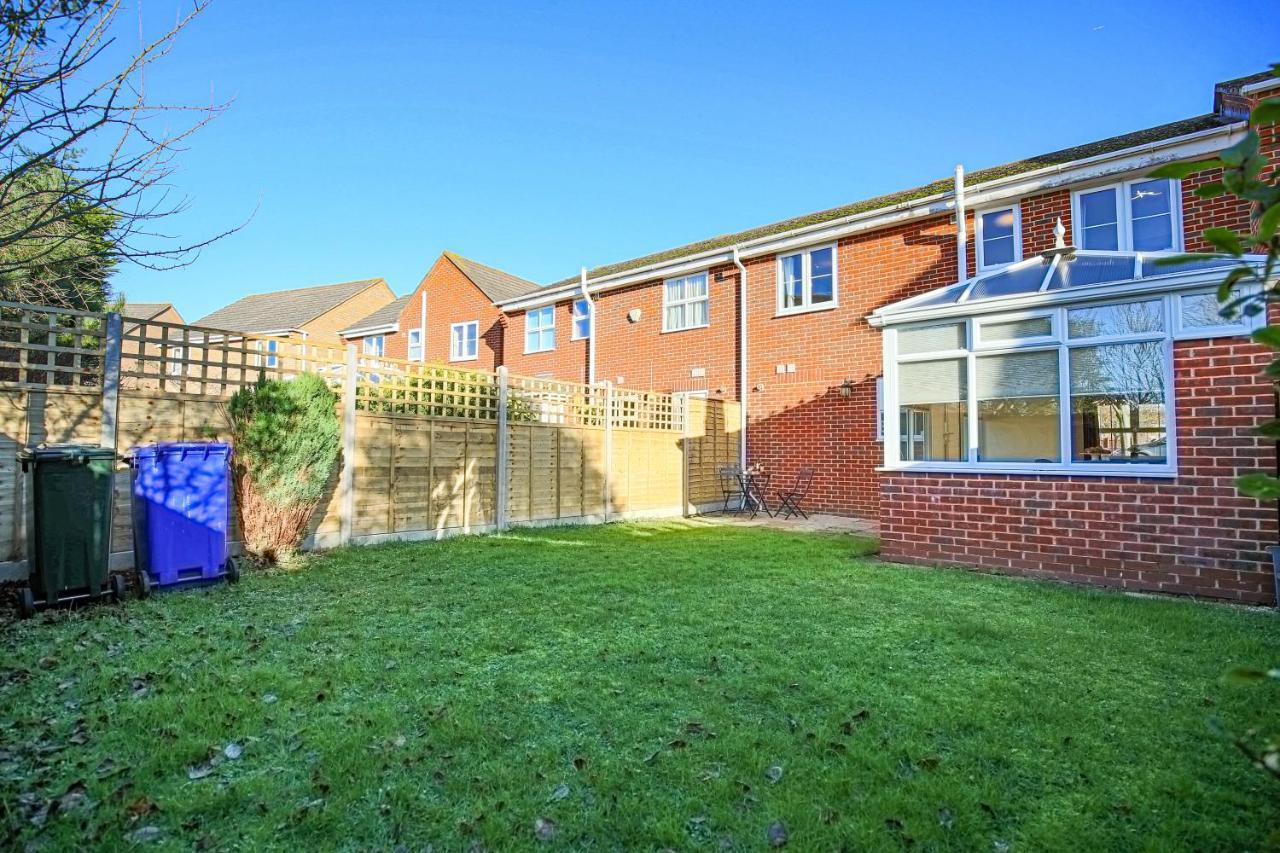 Cosy 3 Bed House To Outlet For Big Group By Platinum Key