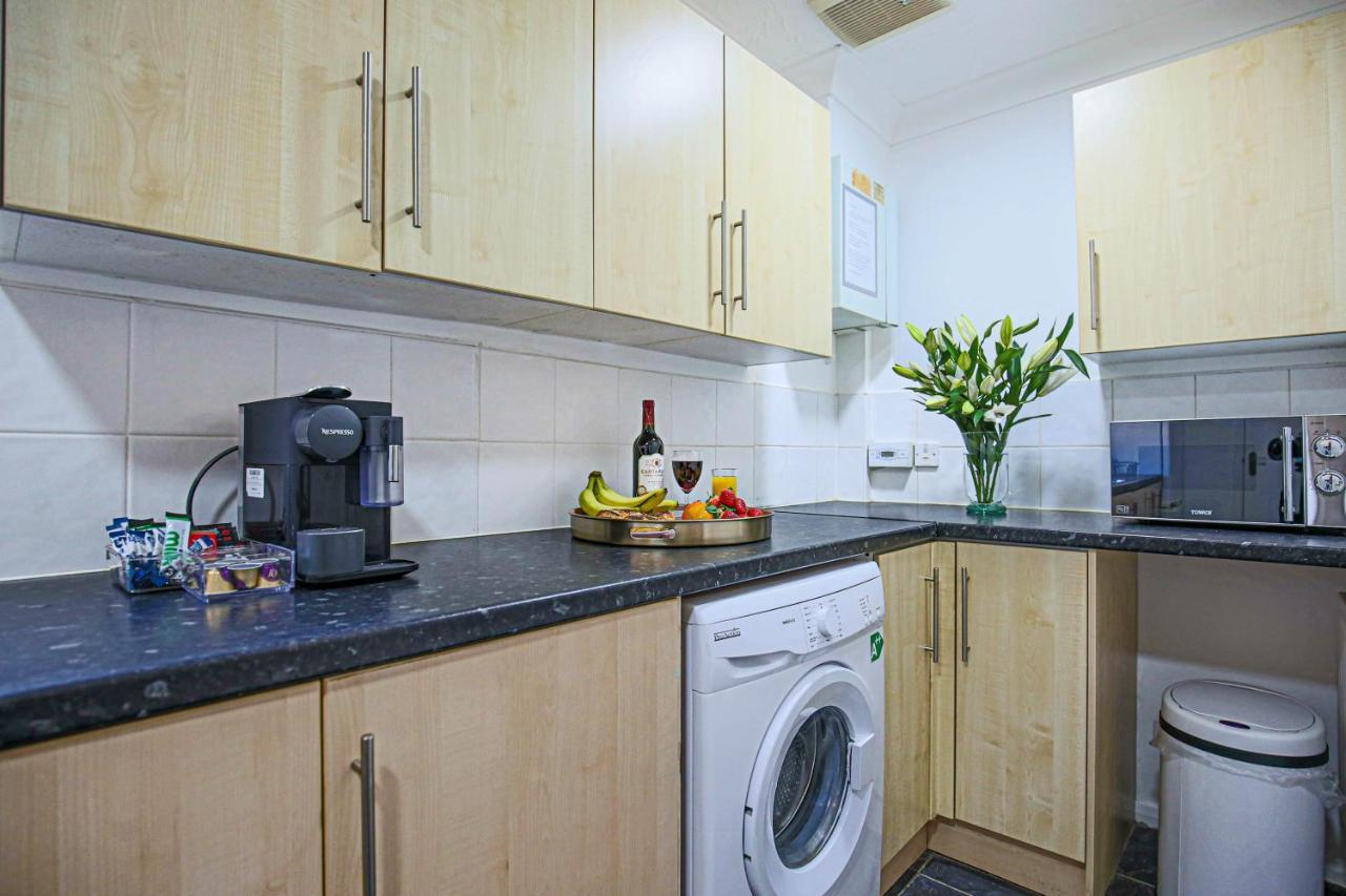 Cosy 3 Bed House To Outlet For Big Group By Platinum Key Bicester