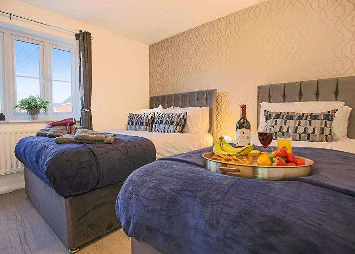 Cosy 3 Bed House To Bicester Outlet For Big Group By Platinum Key Properties