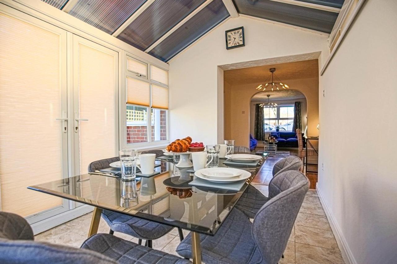 Casa de Férias Cosy 3 Bed House To Outlet For Big Group By Platinum Key Bicester