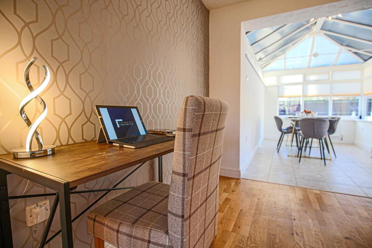 Cosy 3 Bed House To Outlet For Big Group By Platinum Key *